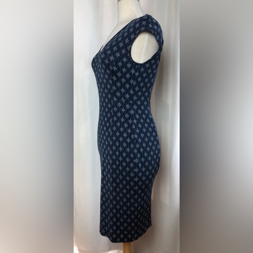 Tory Burch 100% Silk Navy Logo Print Dress Style 31142415 Cap Sleeve XS - Picture 7 of 16